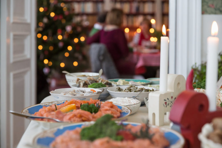 Pyszności szwedzkiego bożonarodzeniowego stołu. Zdjęcie: Carolina Romare imagebank.sweden.se