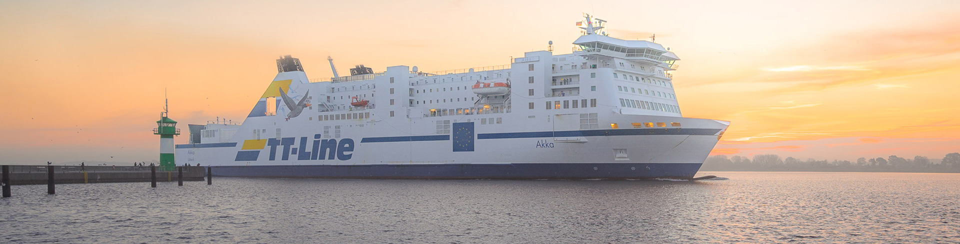 Timetable-Trelleborg-Travemünde-TT-Line-ferry-Nils-Holgersson-at-sea-sundown 