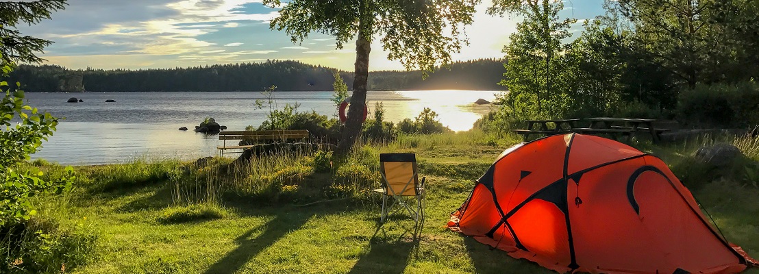 DE-Travelguide-Camping-in-Schweden-Zelten-1108x400.jpg