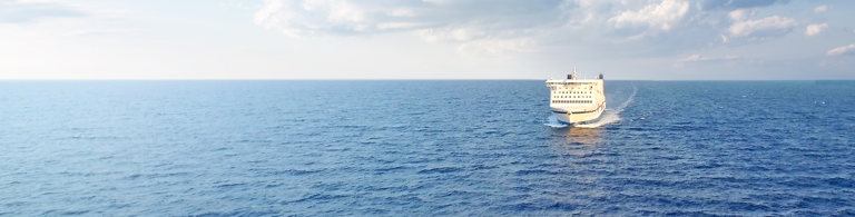 Schiff auf hoher See