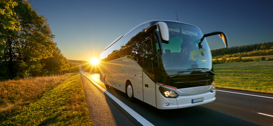 Bus mit Sonnenuntergang