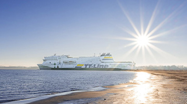 Färja i solnedgång