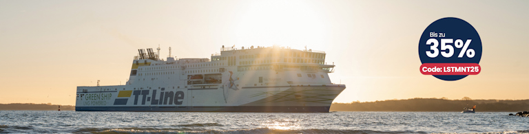Nils Holgersson in Travemünde beim Sonnenuntergang