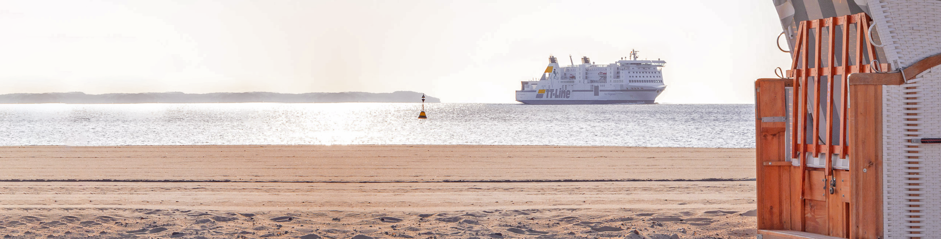 Port-Travemünde-TT-Line-ferry-Nils-Holgersson-plážový košík