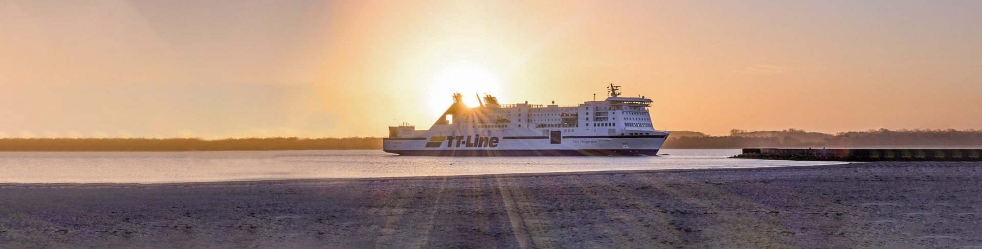 Timetable-Klaipėda-Rostock-TT-Line-ferry-Nils-Holgersson-at-see-sundown