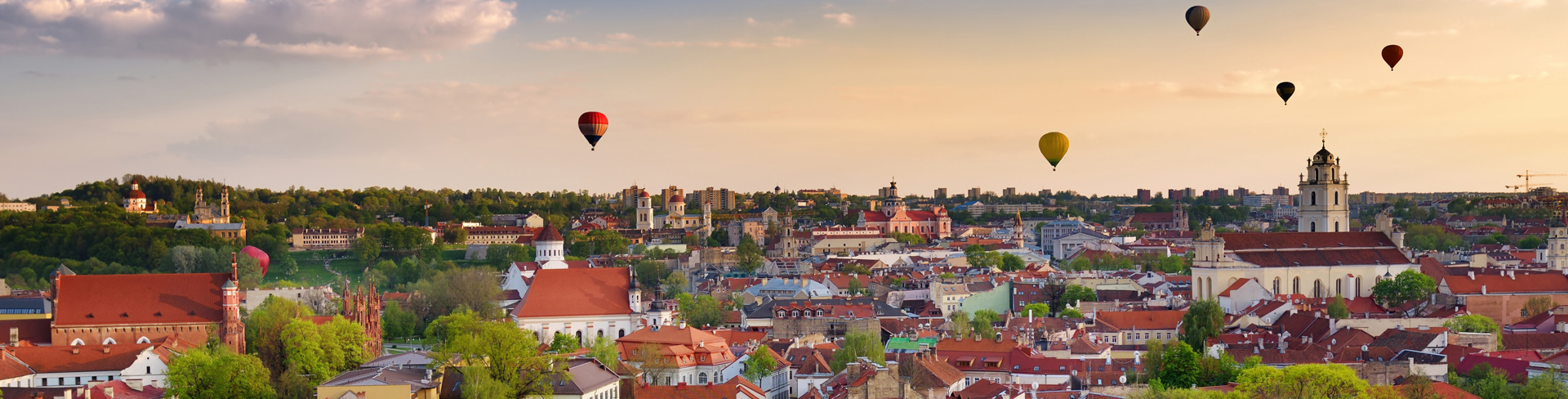 Jízdní řády pro Litvu-Klaipėda-balónky-na-obloze