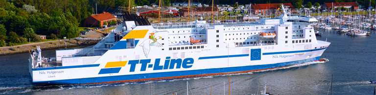 Right-by-accident-at-sea-TT-Line-ferry-Nils-Holgersson-with-boats