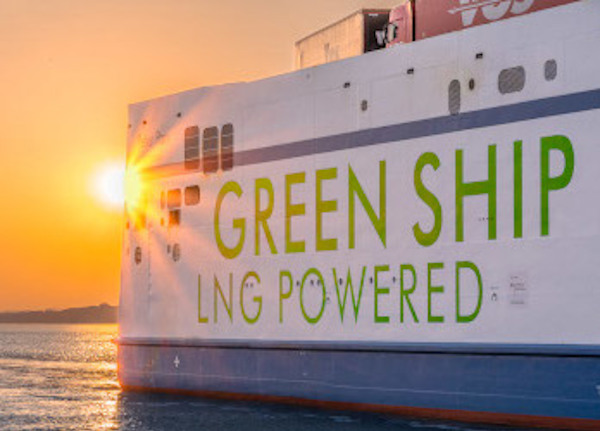 Green Ship Logo auf einem Schiff