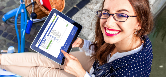 Timetable-to-Poland-smiling-woman-with-tablet