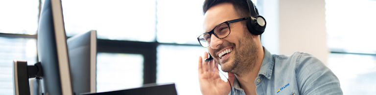 NL-zakelijke-klanten-glimlachende-man-met-headset